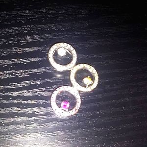Silver charm 3 stone circle NWOT